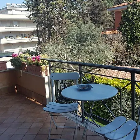 Aurelia Garden Gold