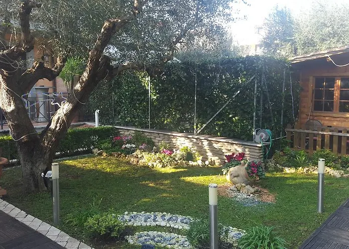 Aurelia Garden Gold Bed and Breakfast