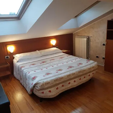 Aurelia Garden Gold Rom