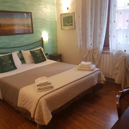 Aurelia Garden Gold Frühstückspension