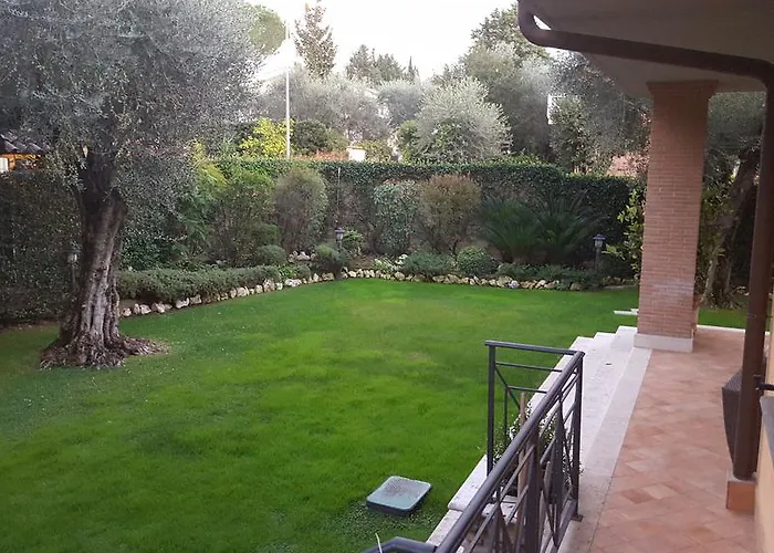 Aurelia Garden Gold Bed & Breakfast Rome